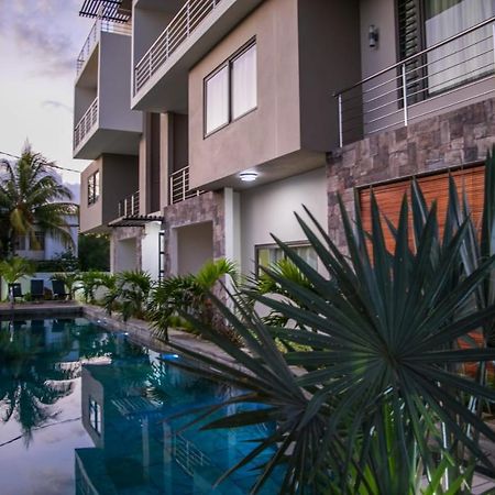 Entire Luxury 3 BR condo for rent - Flic-en-Flac - Close to Beach Exterior foto