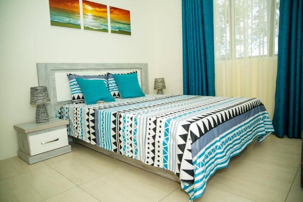 Entire Luxury 3 BR condo for rent - Flic-en-Flac - Close to Beach Exterior foto