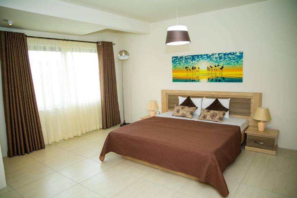 Entire Luxury 3 BR condo for rent - Flic-en-Flac - Close to Beach Exterior foto