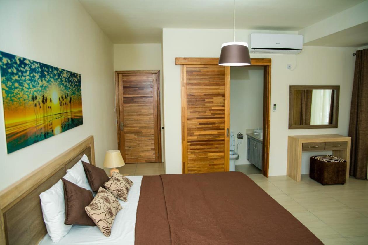 Entire Luxury 3 BR condo for rent - Flic-en-Flac - Close to Beach Exterior foto