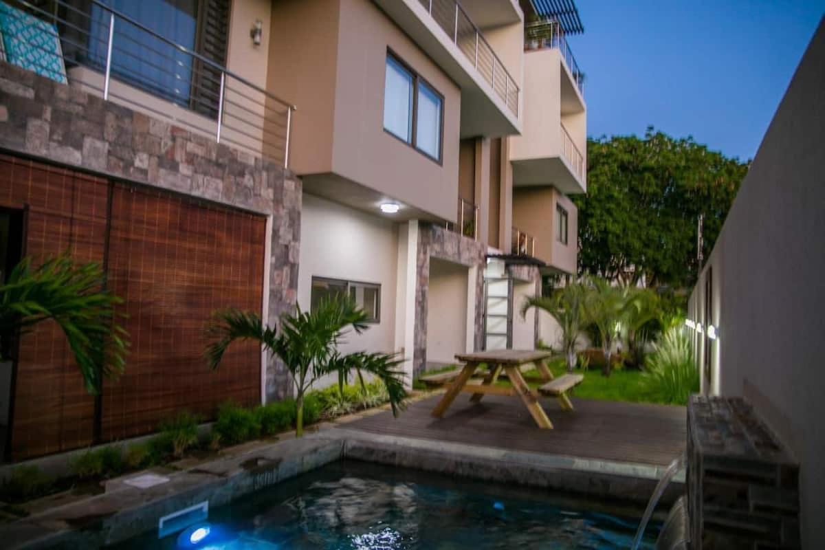 Entire Luxury 3 BR condo for rent - Flic-en-Flac - Close to Beach Exterior foto