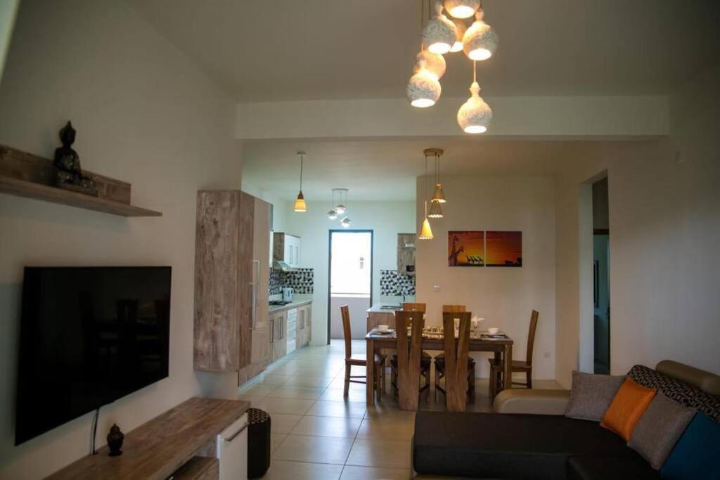 Entire Luxury 3 BR condo for rent - Flic-en-Flac - Close to Beach Exterior foto