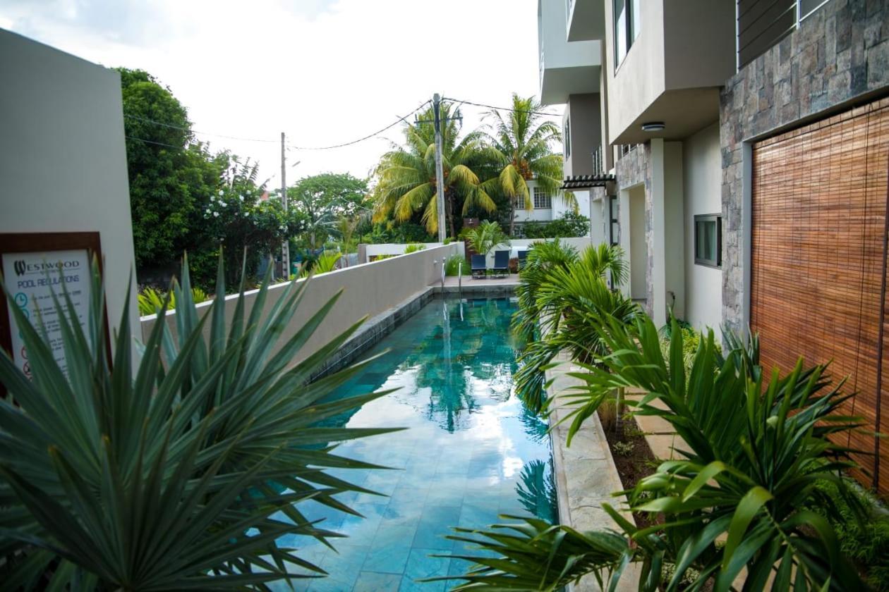 Entire Luxury 3 BR condo for rent - Flic-en-Flac - Close to Beach Exterior foto